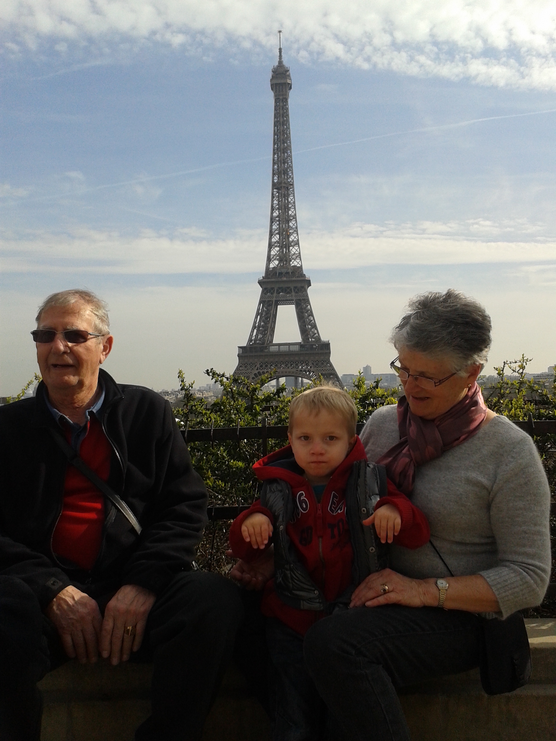 03 Papi et Mamie sont venus avec nous on en à profiter pour visiter Paris.jpg 03 Papi et Mamie sont venus avec nous on en à profiter pour visiter Paris.jpg