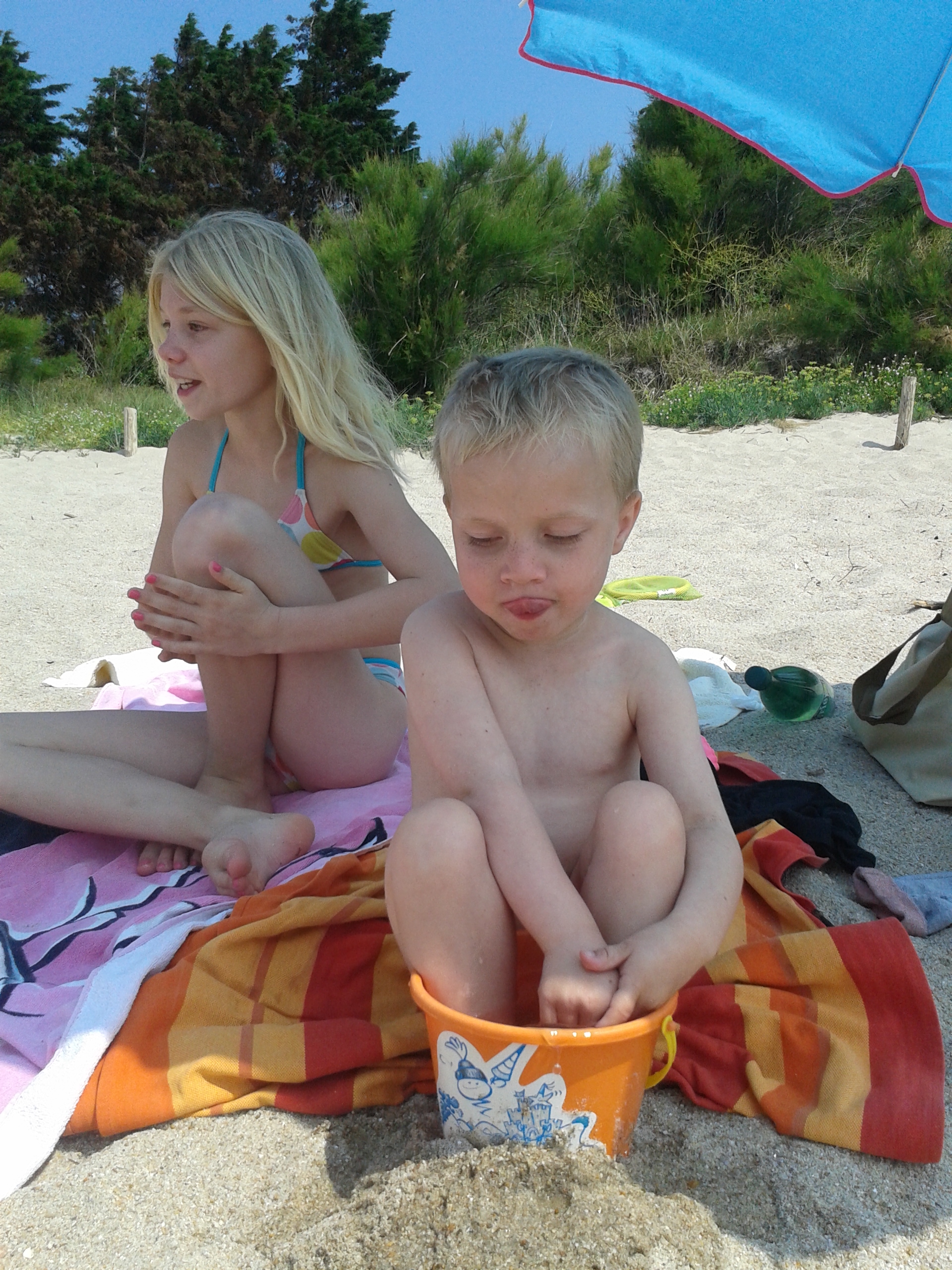 07 JUILLET en vacances Gabin mets en application ses scéances d'ergothérapie.jpg 07 JUILLET en vacances Gabin mets en application ses scéances d'ergothérapie.jpg