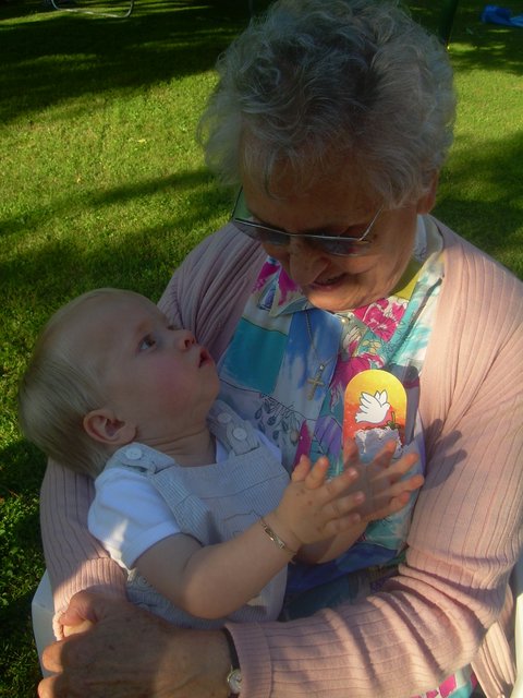 2011 toujours des calins avec une petite chanson c'est toujours plus agréable-001.JPG 2011 toujours des calins avec une petite chanson c'est toujours plus agréable-001.JPG